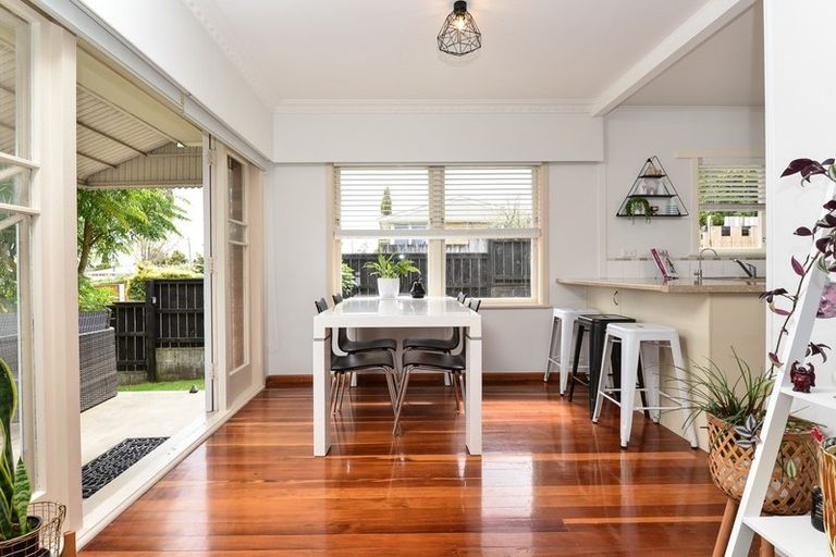 Photo of property in 99 Storey Avenue, Forest Lake, Hamilton, 3200