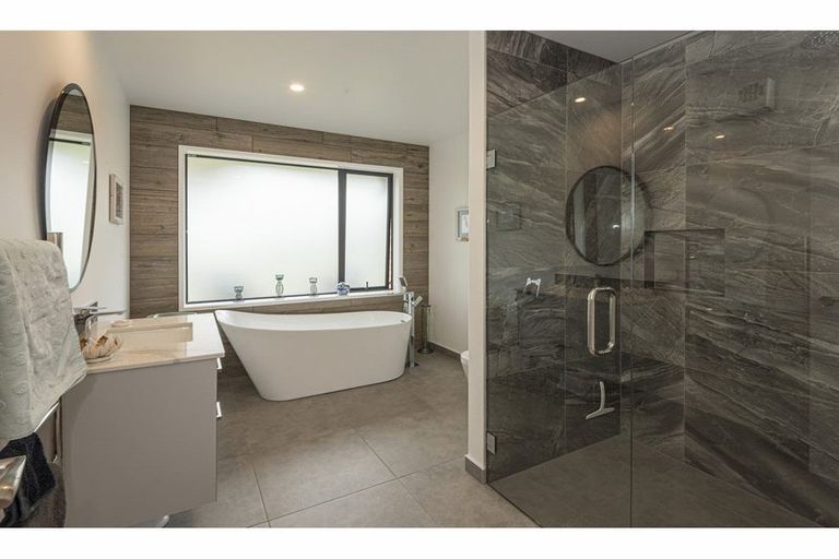 Photo of property in 21 Capstone Place, Te Kamo, Kamo, 0185