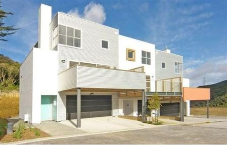 Photo of property in 24 Saddleback Grove, Karori, Wellington, 6012