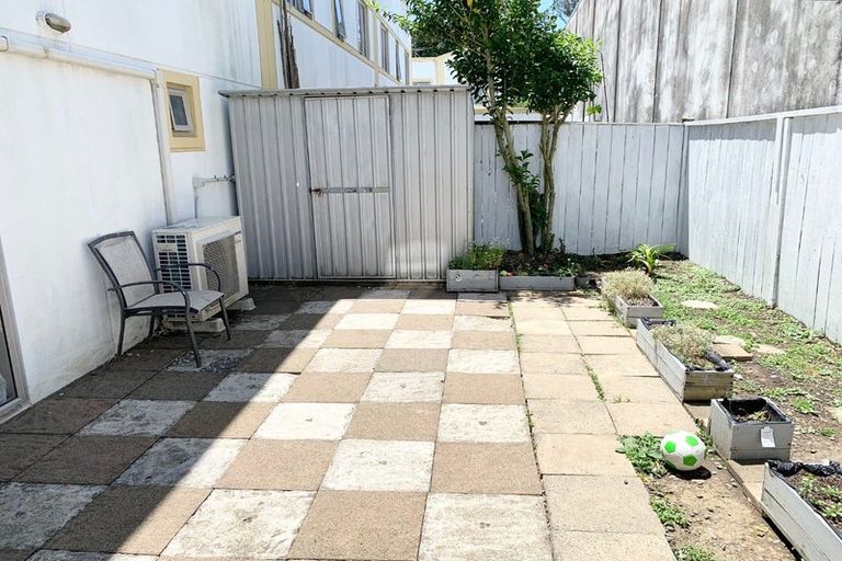 Photo of property in Emery Gardens, 7/4 Ambrico Place, New Lynn, Auckland, 0600