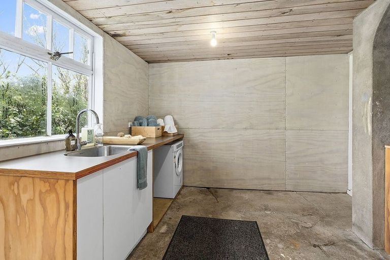 Photo of property in 82 Creswick Terrace, Northland, Wellington, 6012