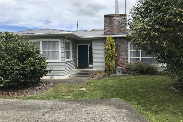 Photo of property in 19 Great North Road, Saint Johns Hill, Whanganui, 4501