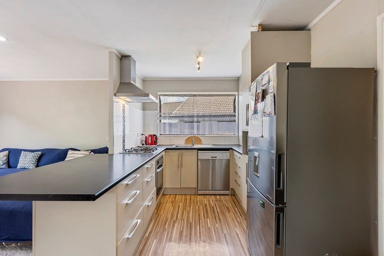 Photo of property in 2/13 De Quincey Terrace, Highland Park, Auckland, 2010