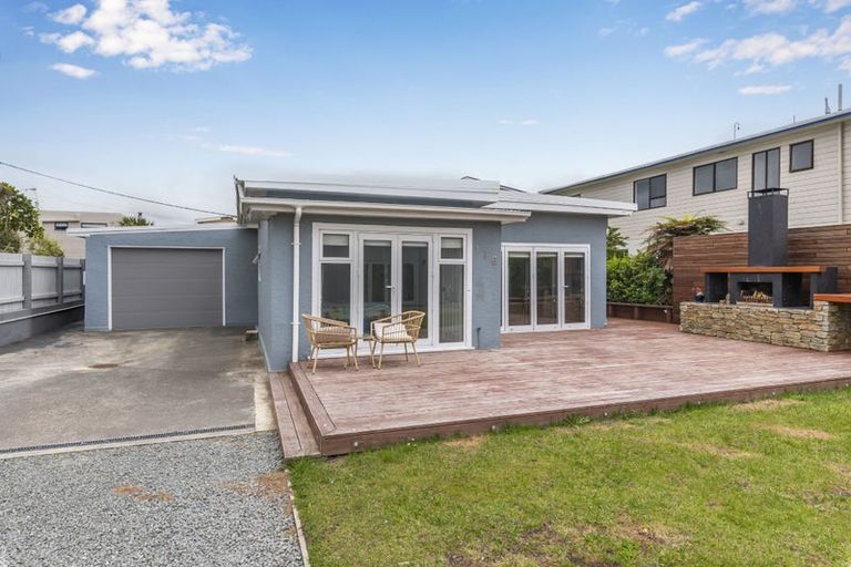 Photo of property in 116 Seaview Road, Paraparaumu Beach, Paraparaumu, 5032