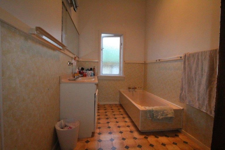 Photo of property in 2 Laura Street, Lumsden, 9730