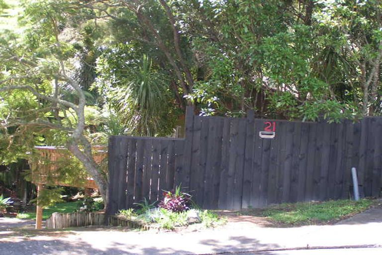Photo of property in 21 Odin Place, Beach Haven, Auckland, 0626