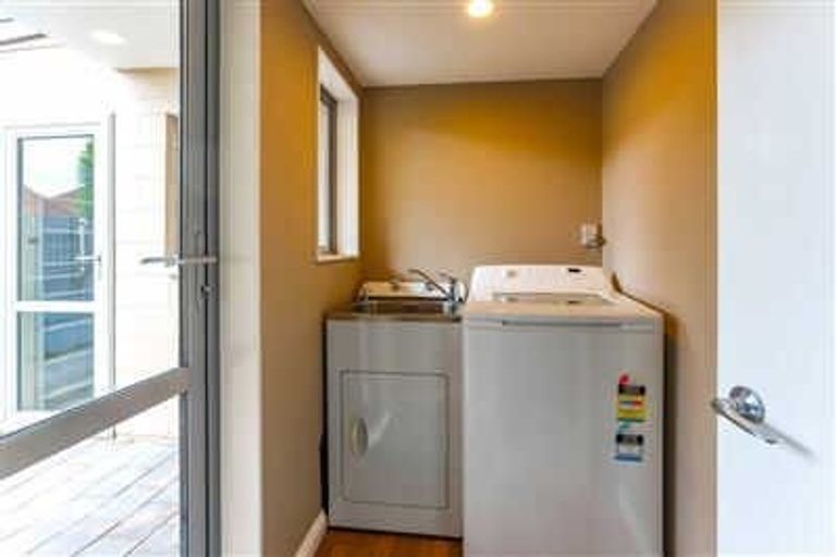 Photo of property in 8a Broadbent Street, Riccarton, Christchurch, 8041