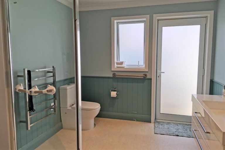 Photo of property in 2 Cayman Court, One Tree Point, 0118