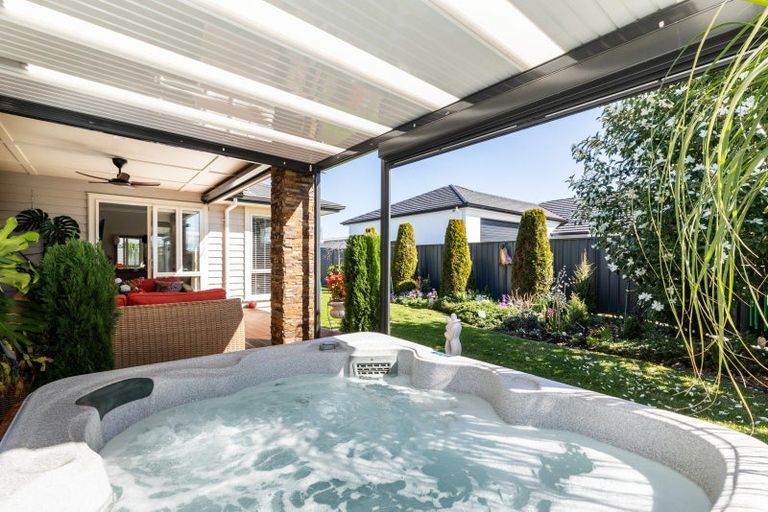 Photo of property in 17 Rakaia Way, Poraiti, Napier, 4112