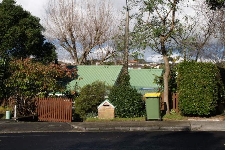 Photo of property in 19 Tanglewood Place, Cockle Bay, Auckland, 2014