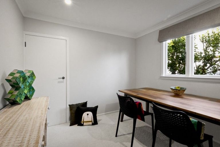 Photo of property in 11 Cedar Drive, Kelvin Heights, Queenstown, 9300