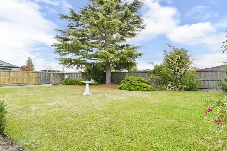 Photo of property in 560 Main North Road, Belfast, Christchurch, 8051