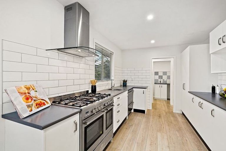 Photo of property in 3 Shale Avenue, Massey, Auckland, 0614