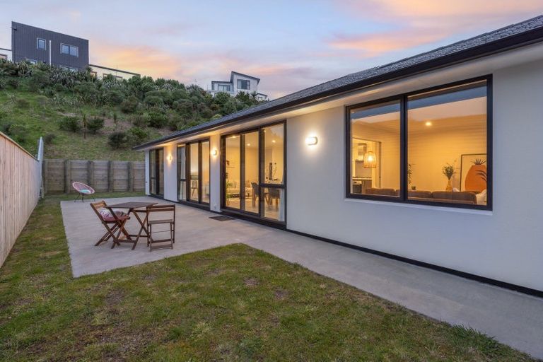 Photo of property in 22 Queen Charlotte Drive, Aotea, Porirua, 5024