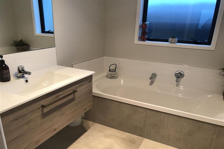 Photo of property in 4 Waghorn Street, Pyes Pa, Tauranga, 3112