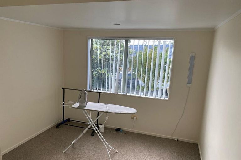 Photo of property in 357 Glenfield Road, Glenfield, Auckland, 0629