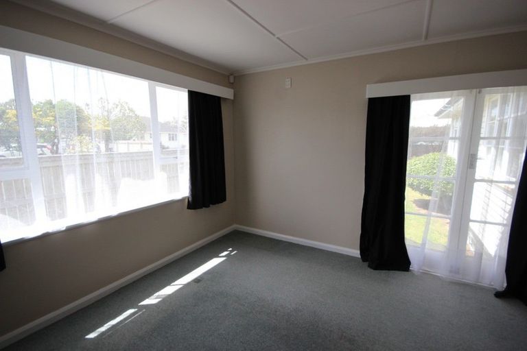 Photo of property in 2 Bristol Crescent, Roslyn, Palmerston North, 4414