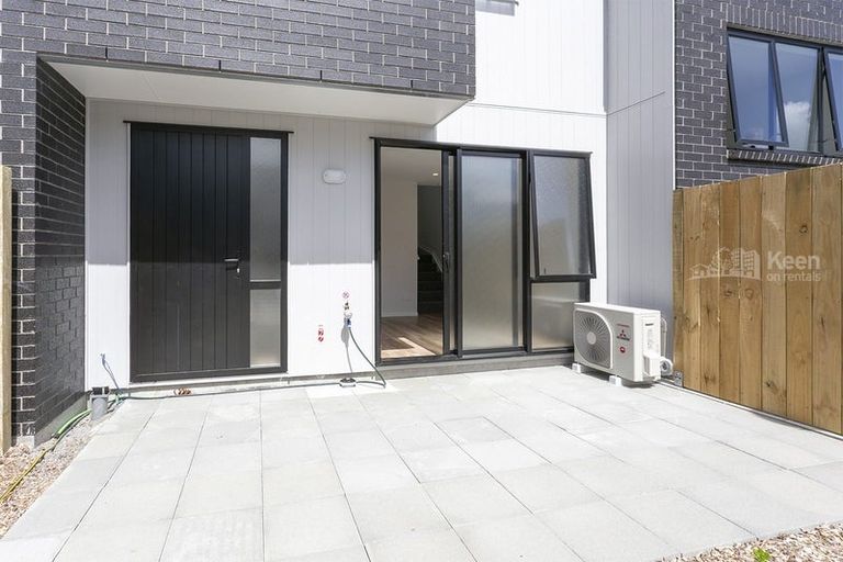 Photo of property in 13 Tokai Place, Glen Eden, 0602