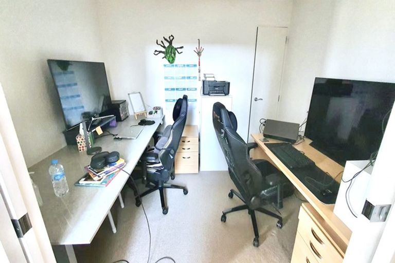 Photo of property in 35 Trotting Terrace, Fairview Heights, Auckland, 0632