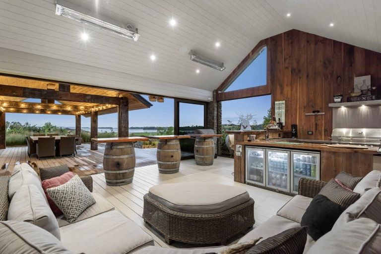 Photo of property in 255 Clifton Road, Whitford, Howick, 2571