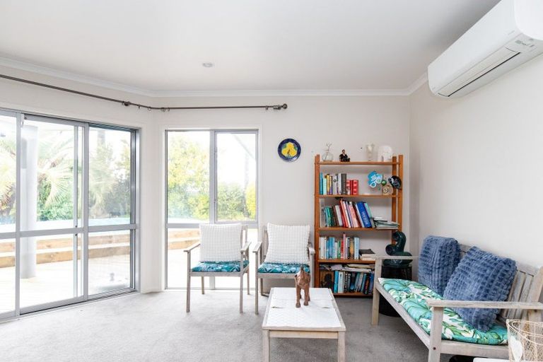Photo of property in 10 Harris Place, Ngatea, 3503
