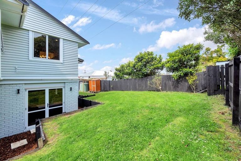 Photo of property in 52 Roberts Road, Te Atatu South, Auckland, 0610