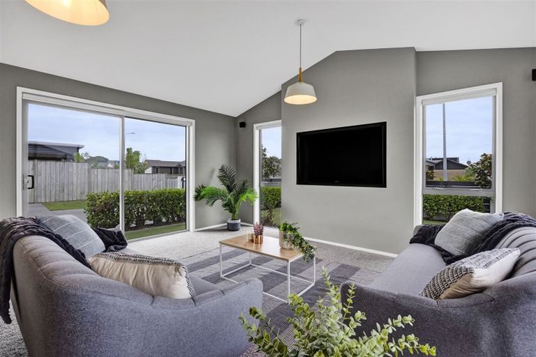 Photo of property in 22 Keene Drive, Bell Block, New Plymouth, 4312