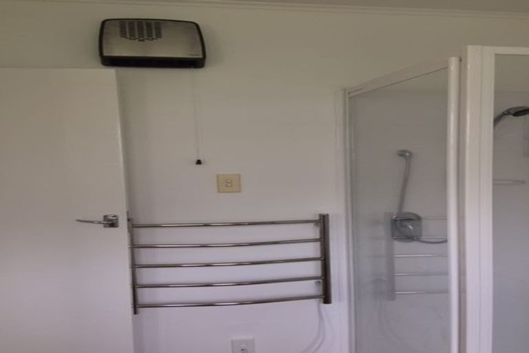 Photo of property in 68 Gladstone Road, Northcote, Auckland, 0627