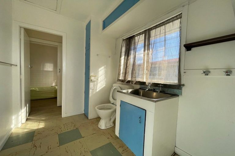 Photo of property in 18 Beaubank Road, Kelston, Auckland, 0602