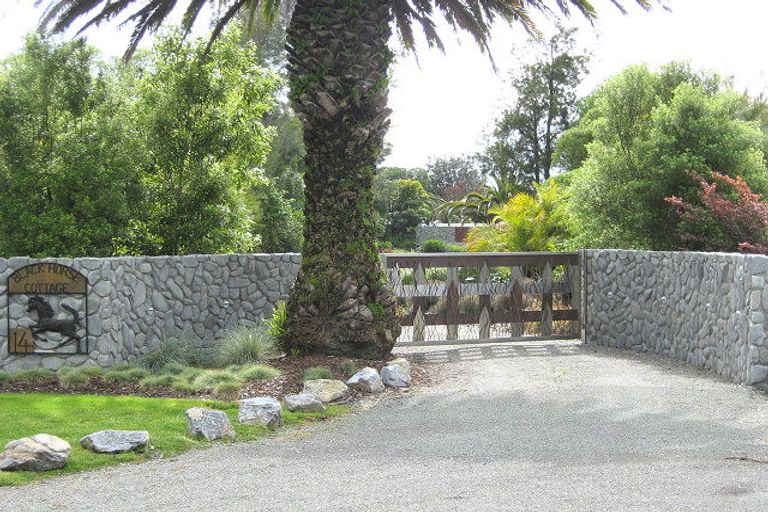 Photo of property in Blackhorse Cottage, 14 Iwa Street, Mapua, 7005
