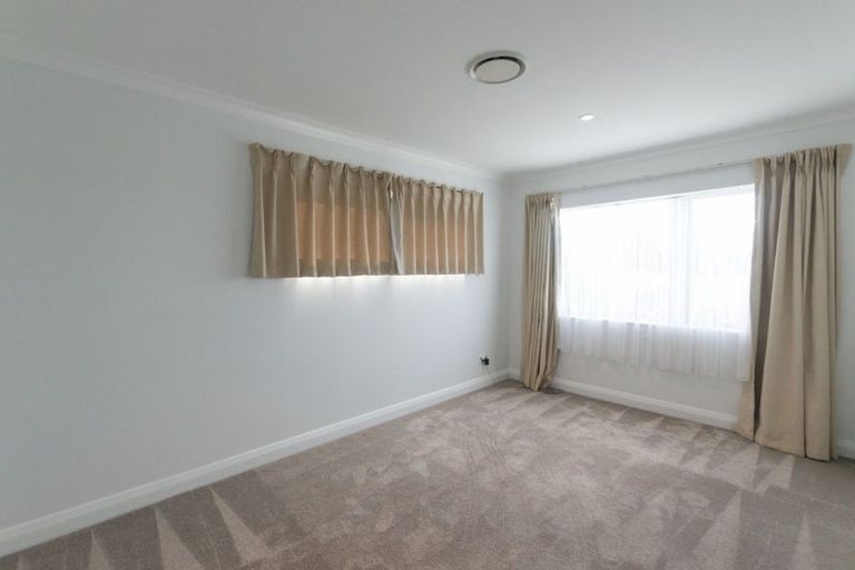 Photo of property in 69 Bordeaux Parade, Te Atatu South, Auckland, 0610