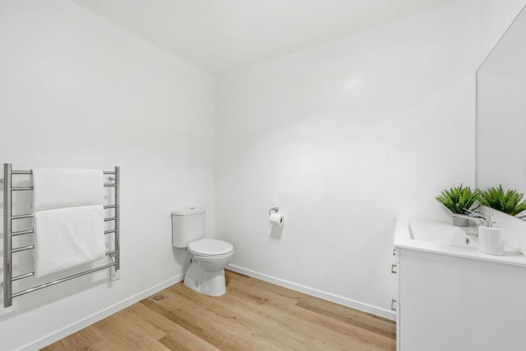 Photo of property in 25 Tuuhura Road, Pukekohe, 2120