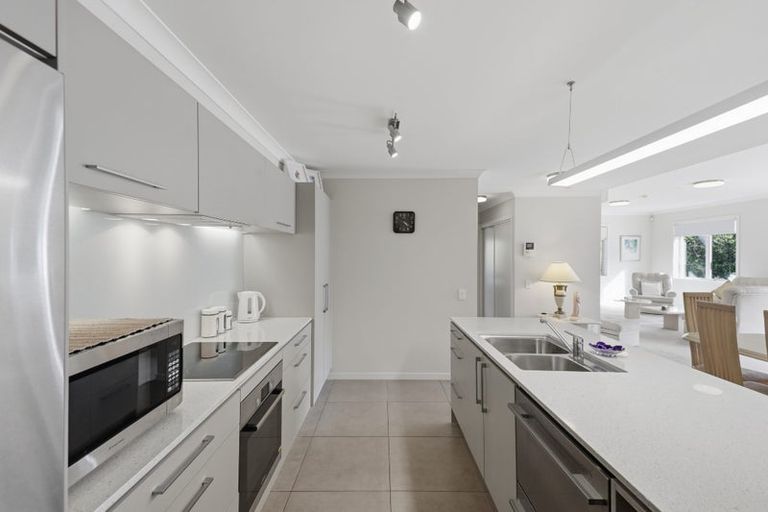 Photo of property in 37 Parkside Drive, Orewa, 0931