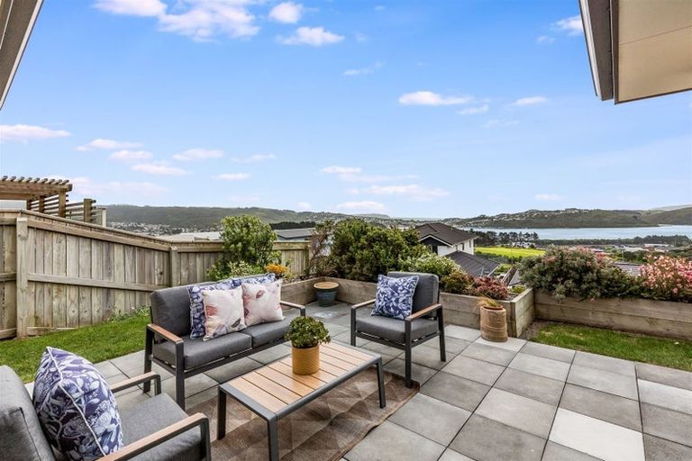 Photo of property in 9 Glenorchy Way, Aotea, Porirua, 5024