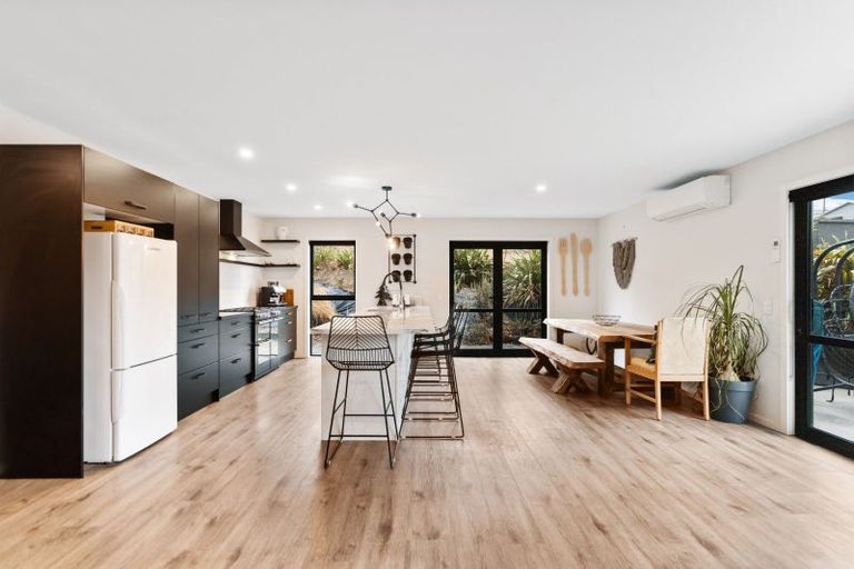 Photo of property in 77 Stratford Drive, Mount Pisa, Cromwell, 9383