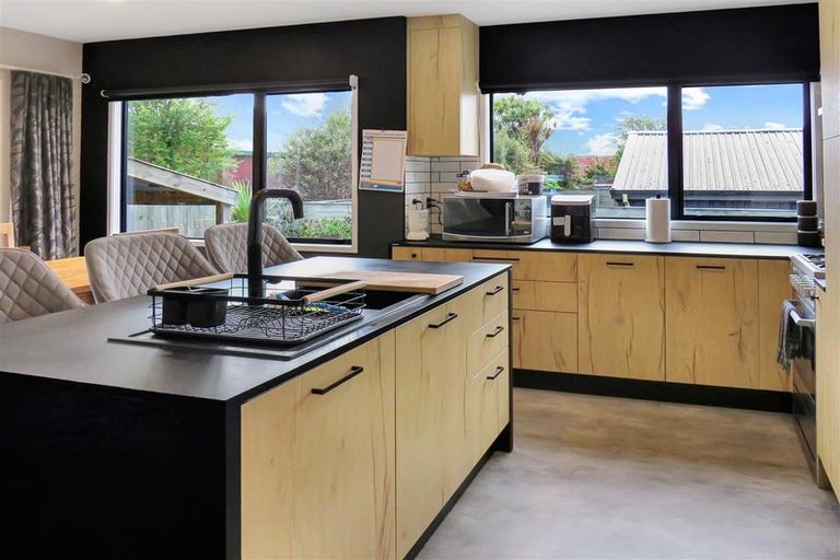 Photo of property in 9a Holden Avenue, Holdens Bay, Rotorua, 3010