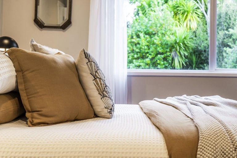 Photo of property in 13 Stallard Place, Glen Eden, Auckland, 0602