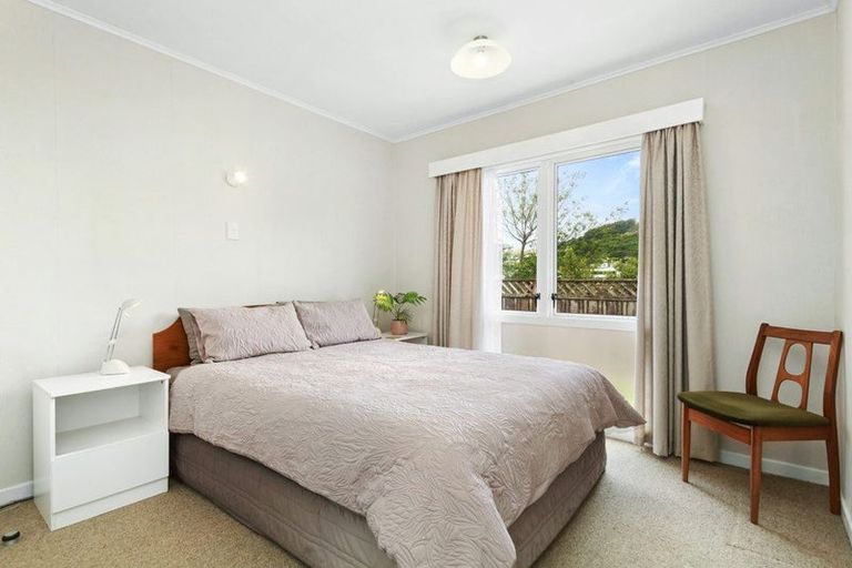 Photo of property in 5 Surrey Street, Tawa, Wellington, 5028