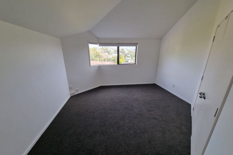 Photo of property in 1/909 Beach Road, Waiake, Auckland, 0630