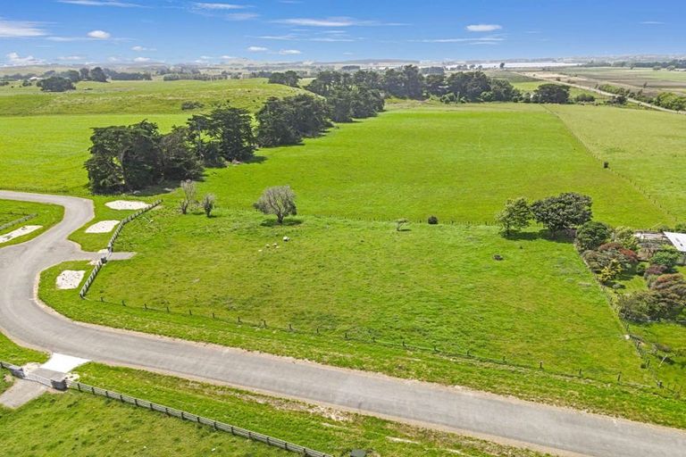 Photo of property in 20 Whio Grove, Hokio Beach, 5571