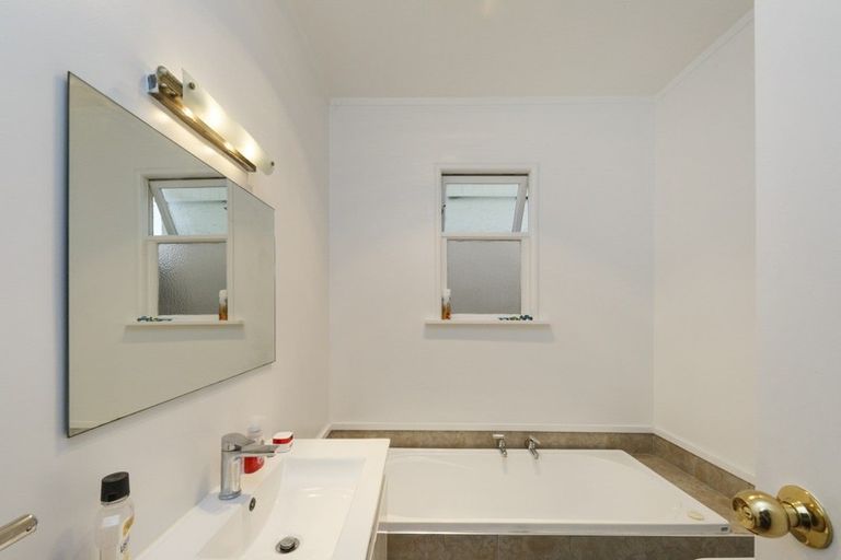 Photo of property in 71 Florence Avenue, Palmerston North, 4414