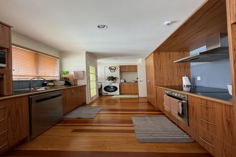 Photo of property in 29 Judkins Crescent, Cockle Bay, Auckland, 2014