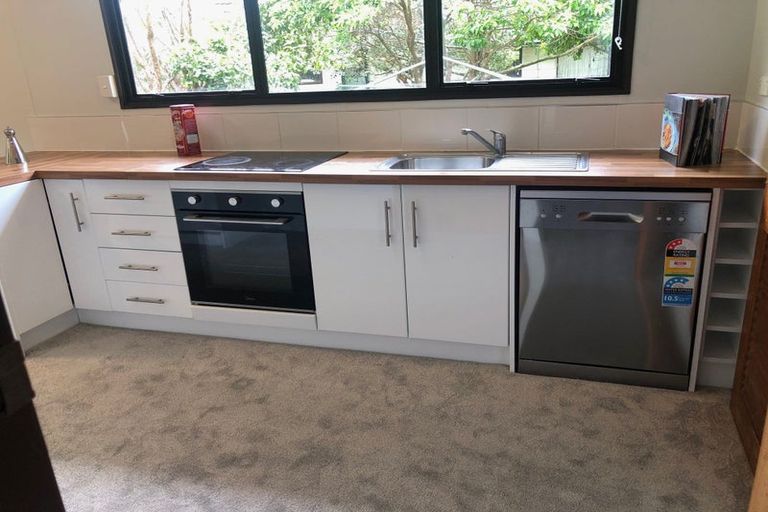 Photo of property in 2/5 Compass Place, Te Atatu Peninsula, Auckland, 0610