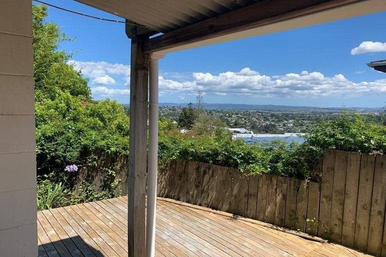 Photo of property in 2/20 Pemberton Avenue, Bayview, Auckland, 0629