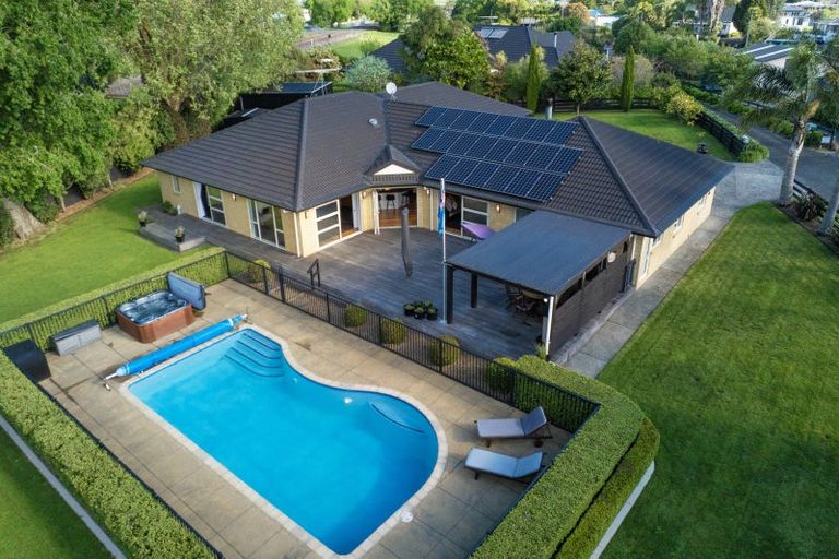 Photo of property in 24 Glencairn Place, Buckland, Pukekohe, 2677