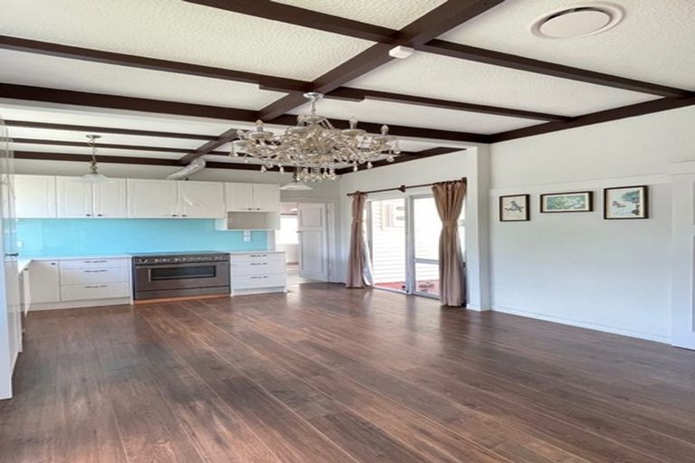 Photo of property in 504 East Coast Road, Windsor Park, Auckland, 0630