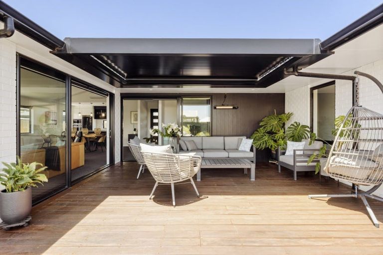 Photo of property in 16 Hiria Crescent, Papamoa Beach, Papamoa, 3118