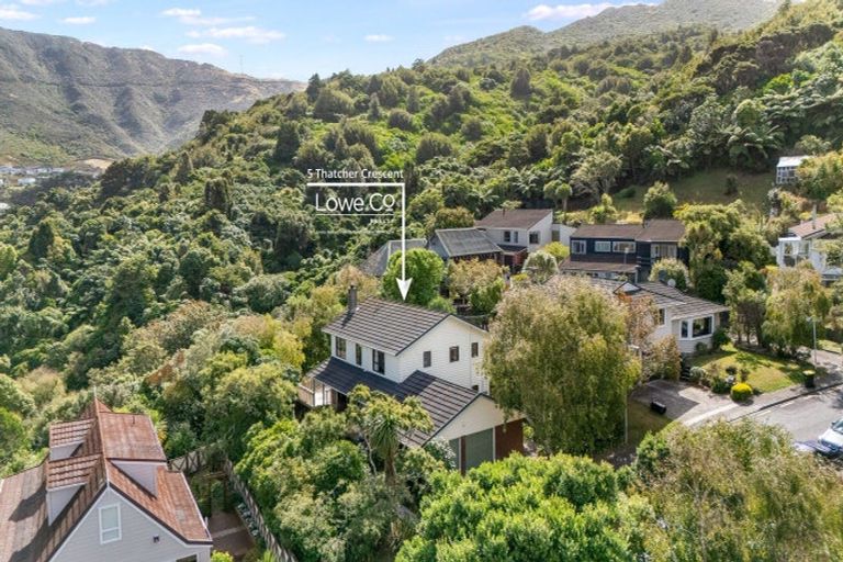 Photo of property in 5 Thatcher Crescent, Crofton Downs, Wellington, 6035