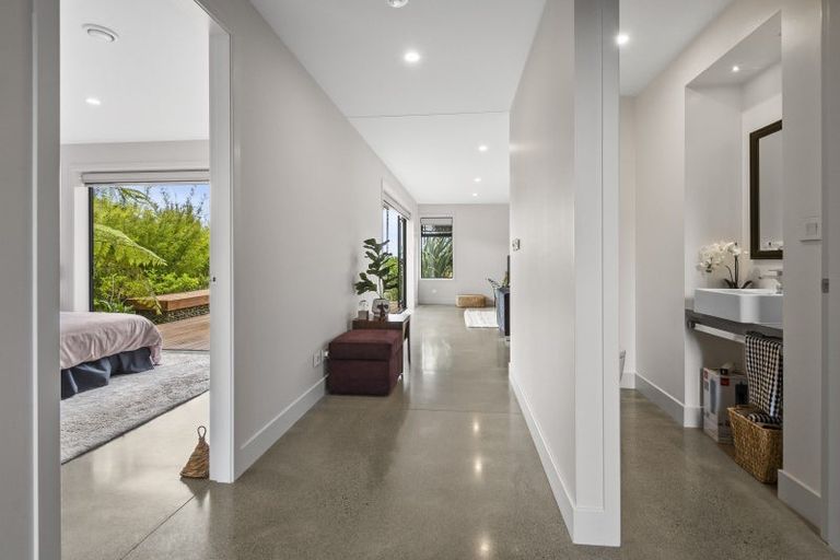 Photo of property in 67 Ruapehu Drive, Fitzherbert, Palmerston North, 4410