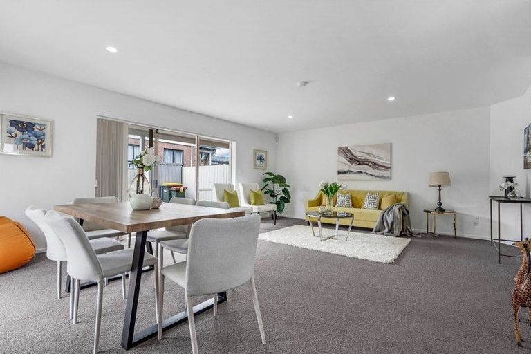 Photo of property in 1/17 Charlenne Close, Ranui, Auckland, 0612